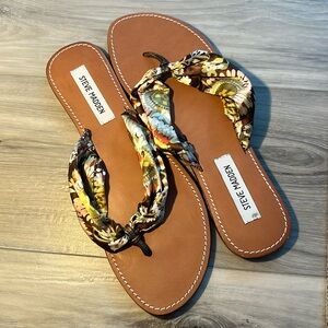 Steve Madden flip flop